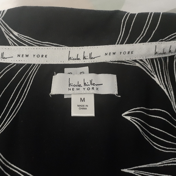 Nicole Miller NY Women's Short Sleeve Blouse Top Black Floral Print Size Medium - Picture 5 of 7